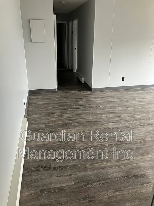 3 bed, 1.0 bath, $1,000 — Photo 3
