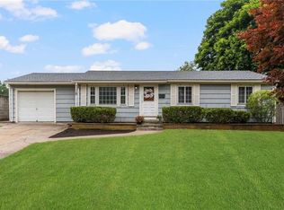 17 Bowman Dr, Warwick, RI 02889