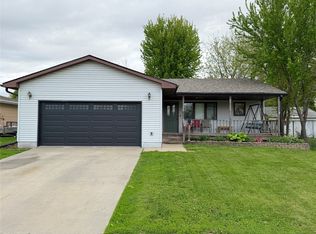 716 S 5th Ave E, Newton, IA 50208