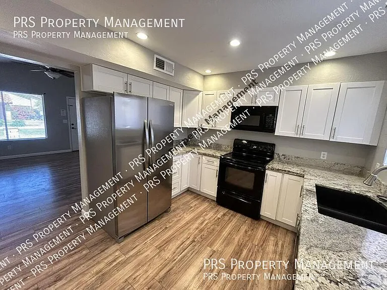 2207 W Monroe St — Photo 8