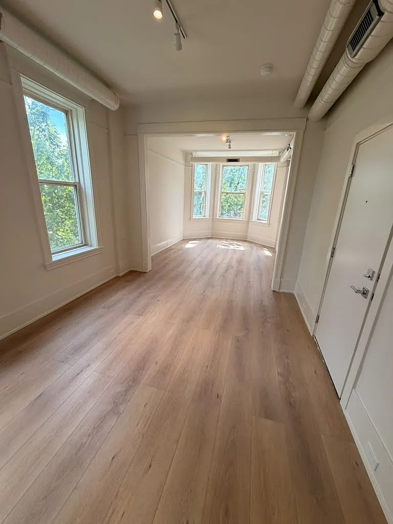 3 bed, 1.5 bath, 1250 sqft, $2,950 — Photo 3