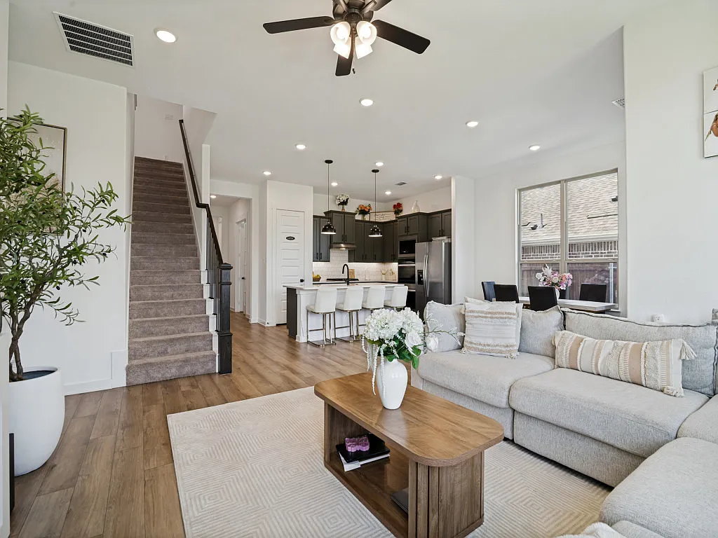 4 bed, 2714 sqft, $2,895 — Photo 3