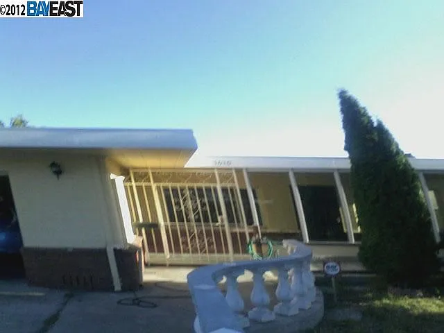 1610 Esmond Ave photo 1