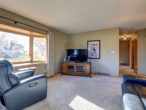 2nd image of 320 10th St