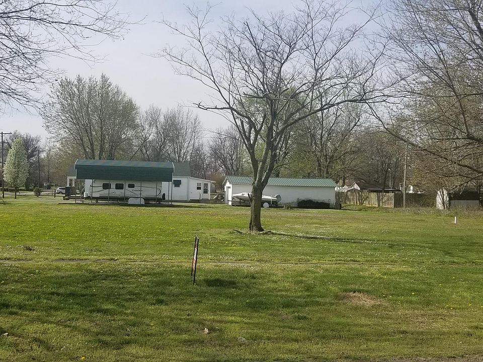 2nd image of 1000 W Maple St