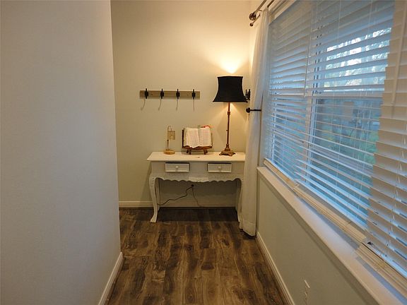 5th image of 3302 Knoll St