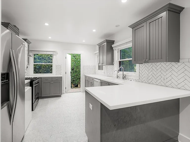 617 De La Vina St — Photo 15