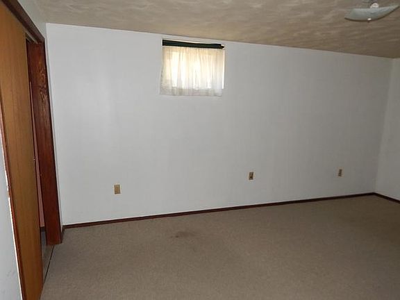 BASEMENT BEDROOM
