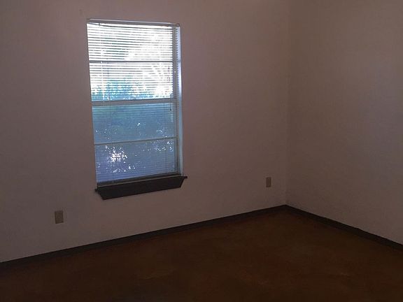 5th image of 385 Briarwood St