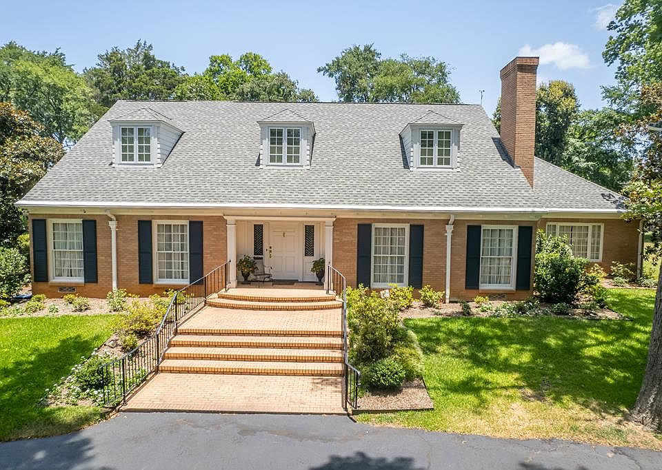 1st image of 901 Hilltop Dr