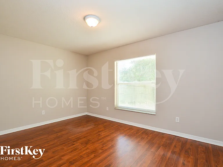 1391 W Blue Springs Ave — Photo 13