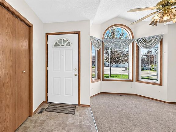 2nd image of 3 E Parklane Pl