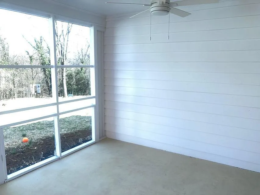 4 bed, 2.5 bath, 2040 sqft, $2,500 — Photo 2