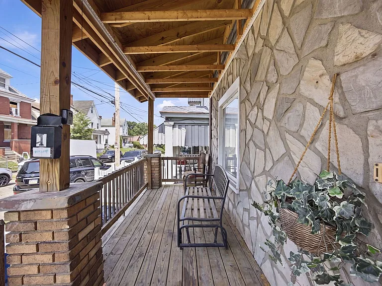3032 Merwyn Ave — Photo 3