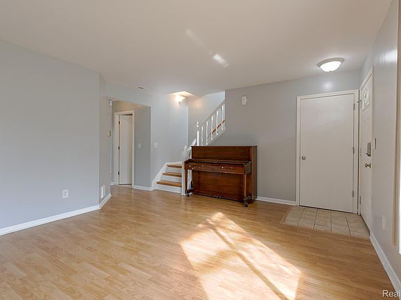 4th image of 1654 River View Dr