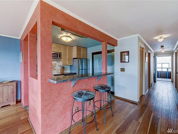 4th image of 516 S 222nd St APT 6