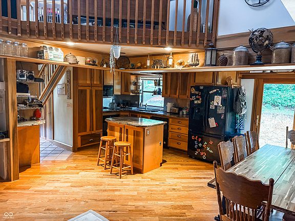 3rd image of 20900 Ferngrove Ct