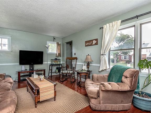 3rd image of 163 Orchard Dr