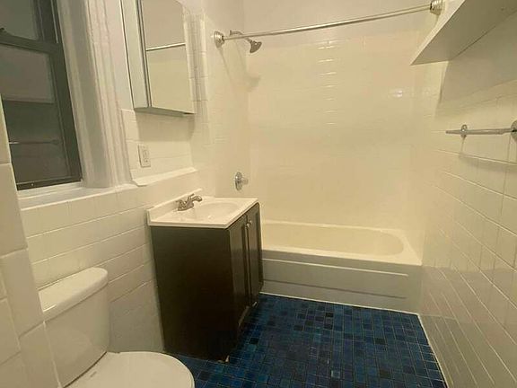 4th image of 228 W 25th St APT 2RW