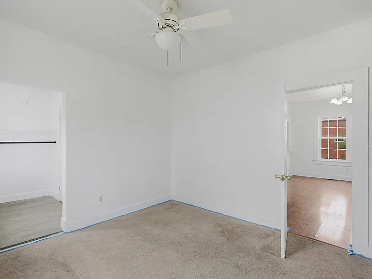 231 N Kalmia Ave — Photo 2