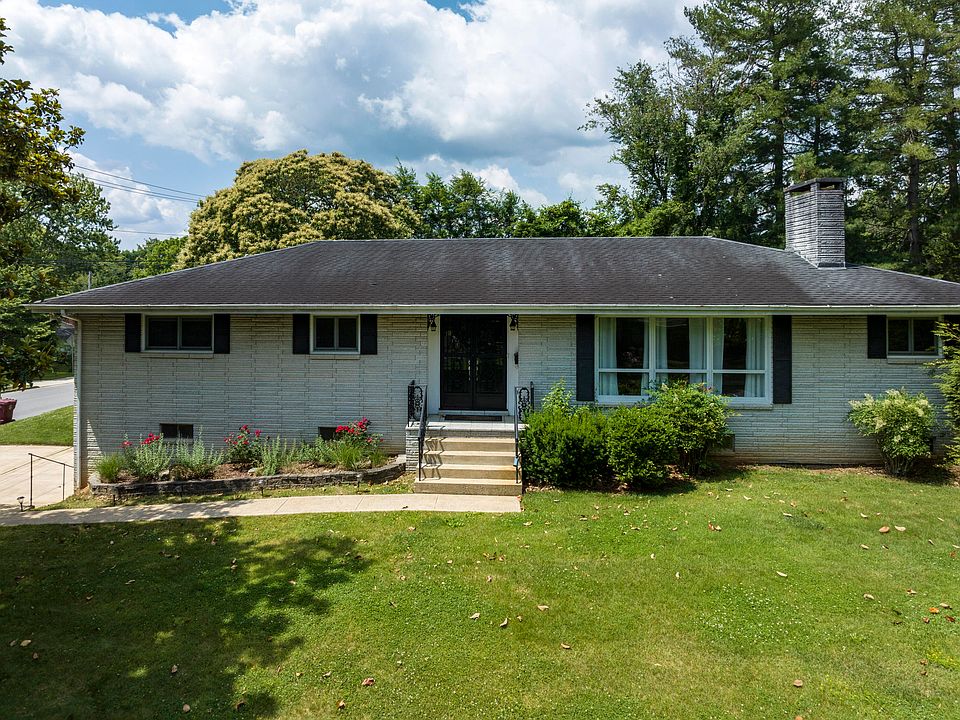 1st image of 2401 Larkspur Dr