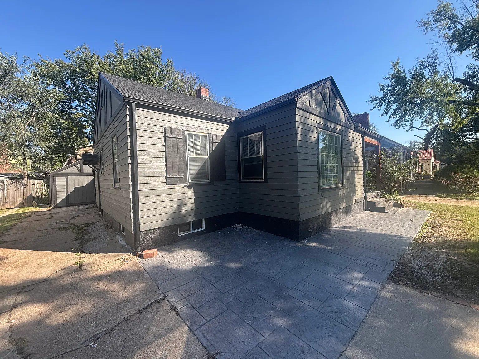 208 S Bleckley Dr — Photo 4