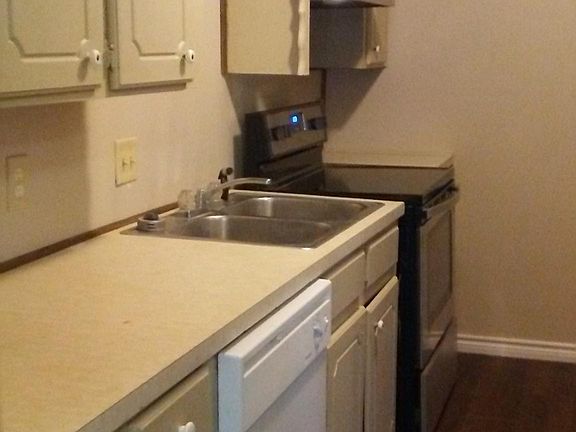 2nd image of 3921 Eastwood Dr
