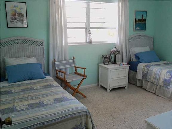 2nd image of 18081 SE Country Club Dr APT 4-32