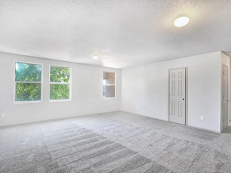 3327 Andalusian Dr — Photo 22