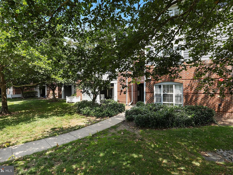 South Glen At University Center Condominiums 20281 Beechwood Ter