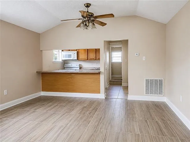 1 bed, 1.0 bath, 500 sqft, $1,050 — Photo 4