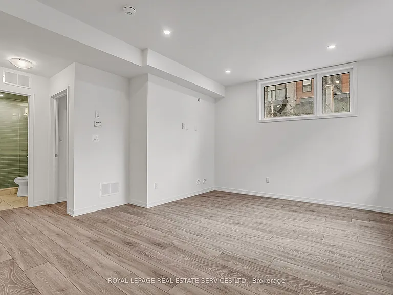 20 Lytham Green Cir #15 — Photo 9