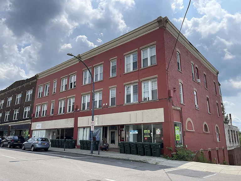 212-218 E 2nd St — Photo 8