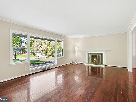 5th image of 751 Arlington Rd