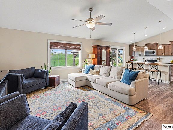 4th image of 811 Terrace View Dr