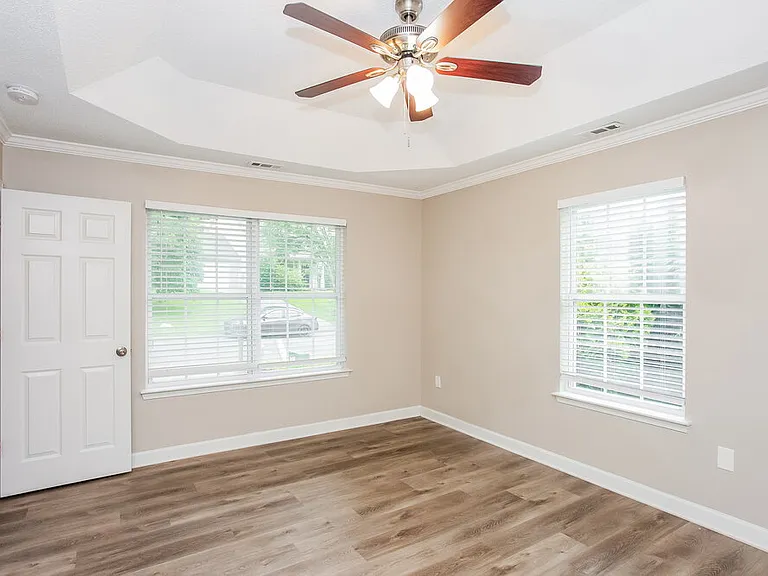 711 Continental Dr — Photo 8