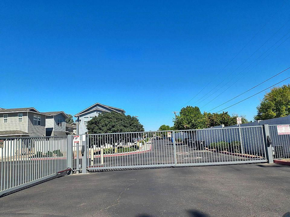 1st image of 3218 W Glendale Ave #9