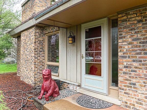 3rd image of 305 Waterman Ave