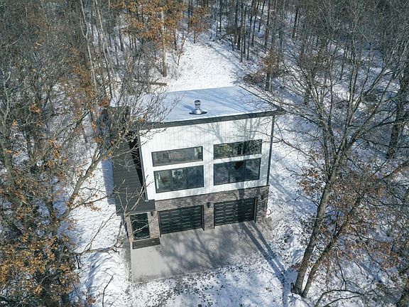 2nd image of 5421 Manhattan Dr