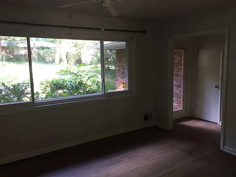 2075 Jordan Ter NE — Photo 4