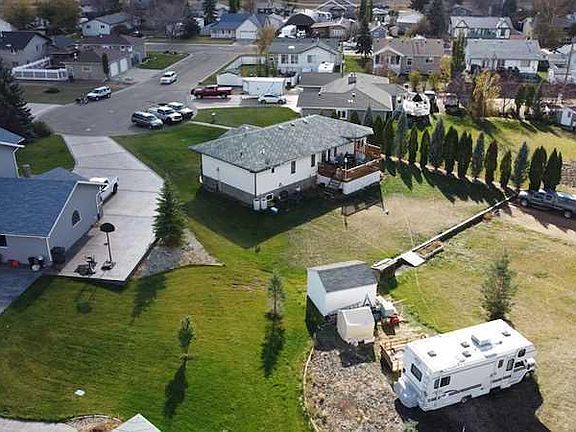 3rd image of 242 E McNab Close
