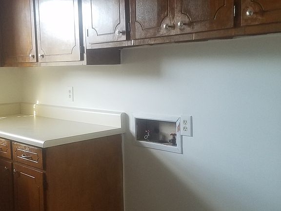 4th image of 174 Wardlaw Ave