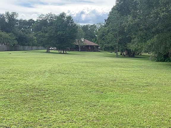 Large front yard 400' back