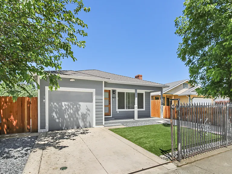 3821 15th Ave — Photo 2