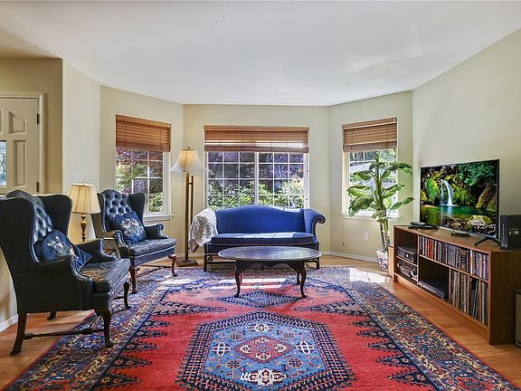 5th image of 12327 1st Ave NE