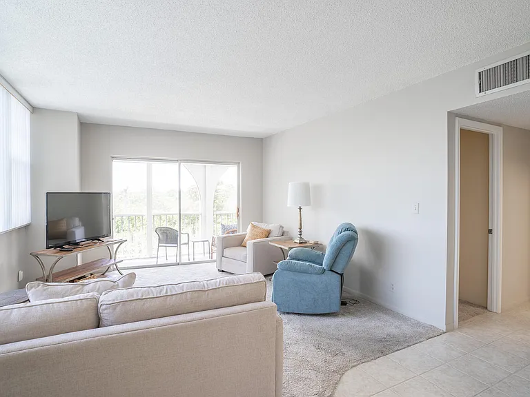 250 NE 20th St #4190 — Photo 14