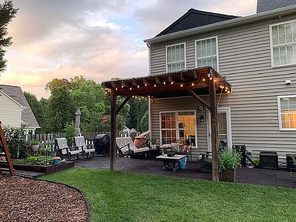 37' x 10' patio w/ pergola