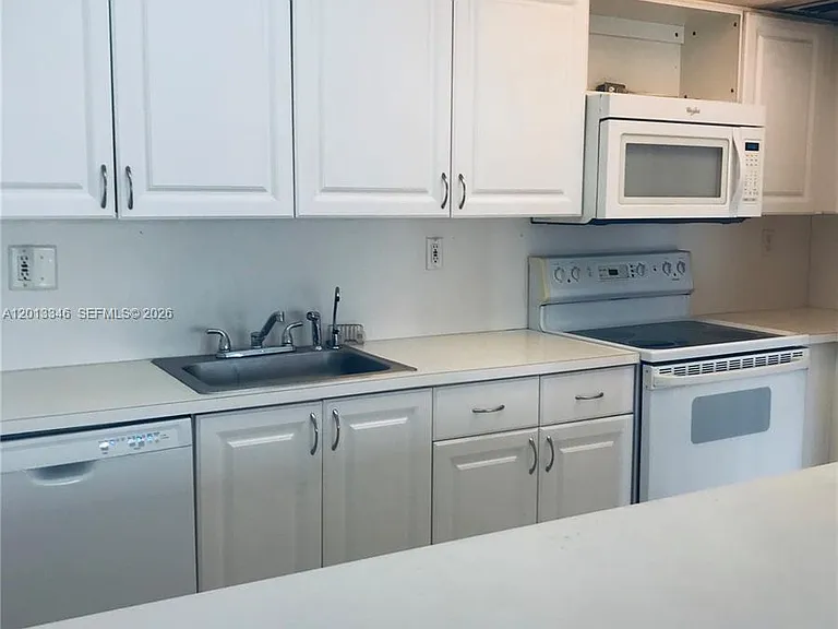 17600 NW 68th Ave #B3006 — Photo 6