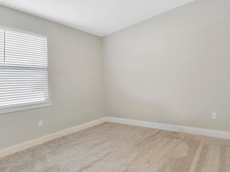 6545 NW Cloverdale Ave — Photo 7