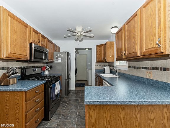 4th image of 9231 W 145th St